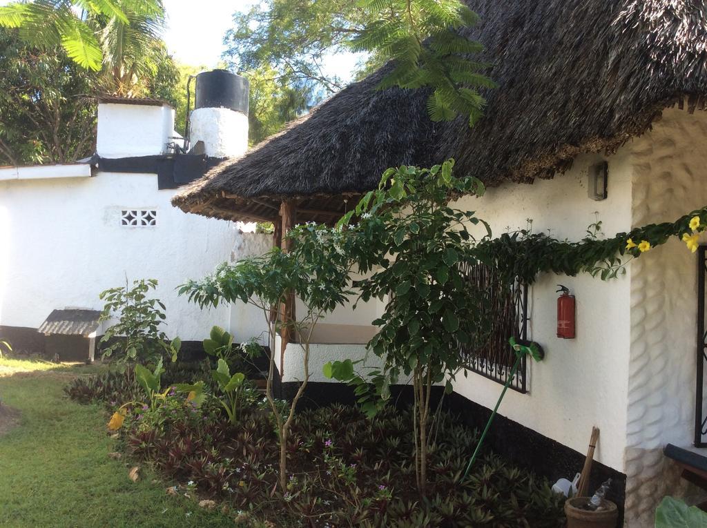 Diani Banda Cottages Diani Beach Buitenkant foto