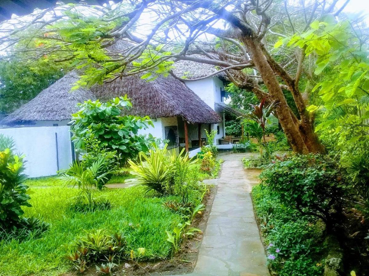 Diani Banda Cottages Diani Beach Buitenkant foto